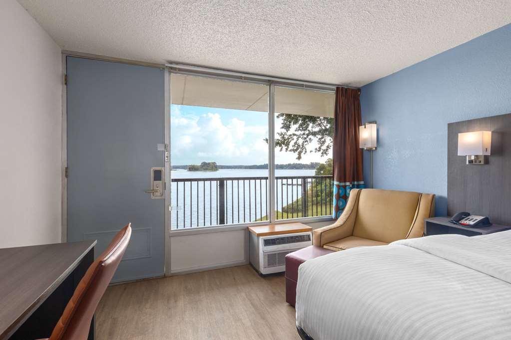 Super 8 By Wyndham Riverside Al Habitación foto