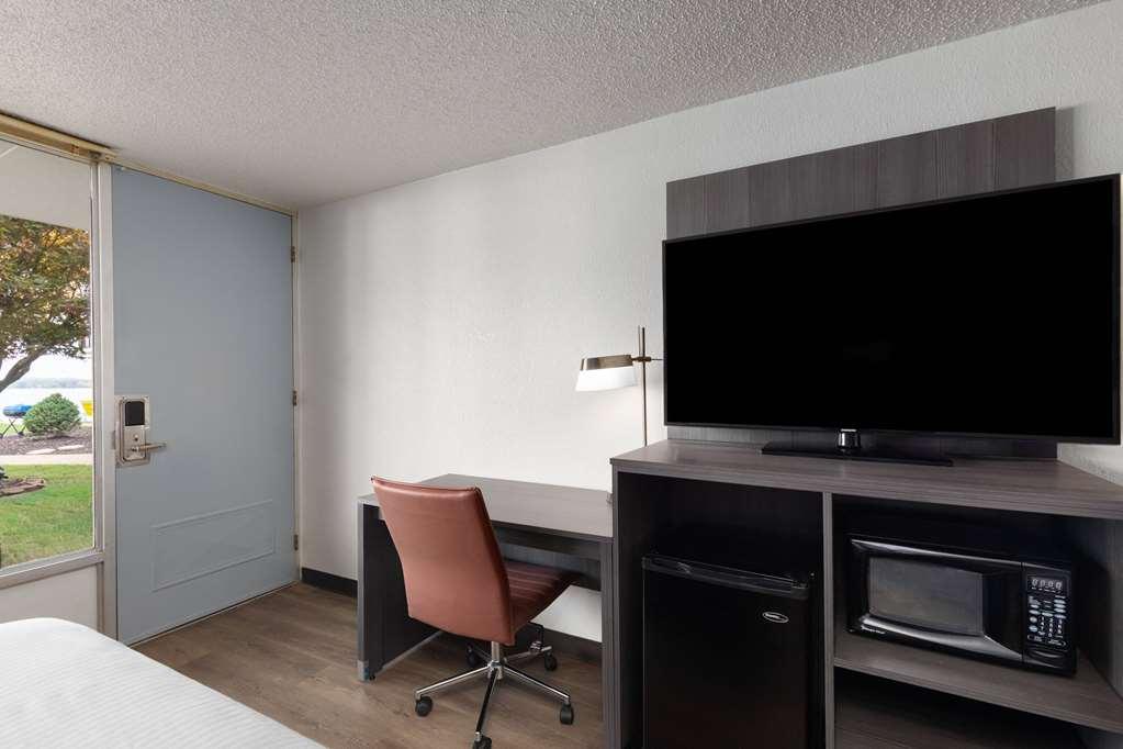 Super 8 By Wyndham Riverside Al Habitación foto