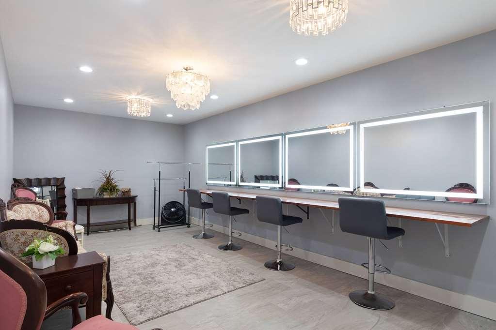 Super 8 By Wyndham Riverside Al Facilidades foto
